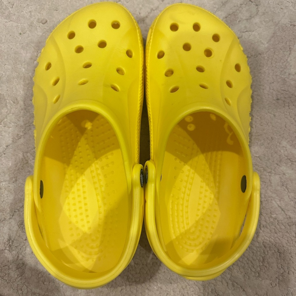 CROCS yellow